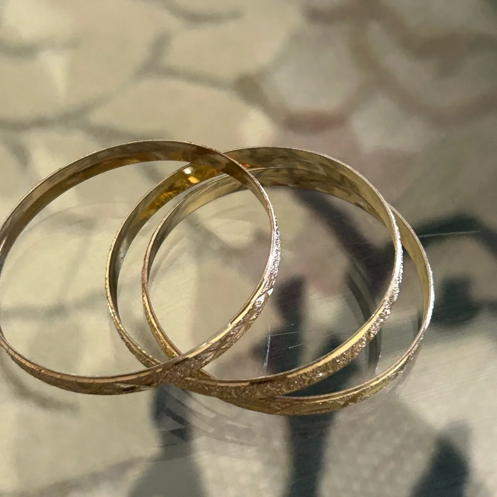 Hawaiian Gold Bangle Set - Picture 4 of 8